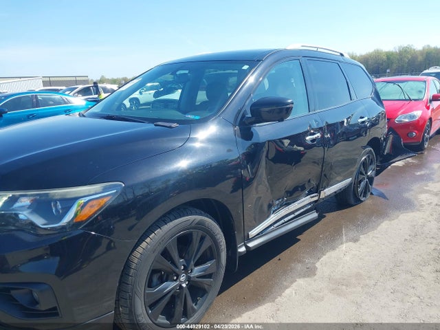 Nissan Pathfinder Platinum
