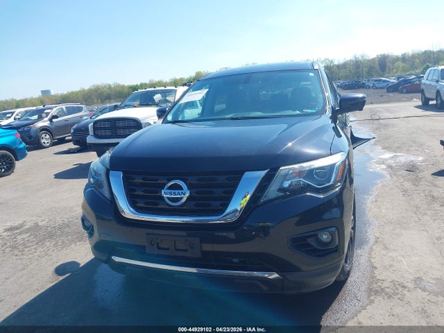 Nissan Pathfinder Platinum