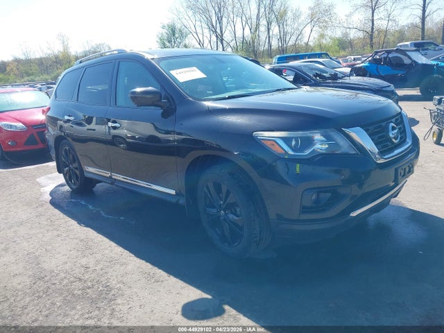 Salvage Nissan Pathfinder Image