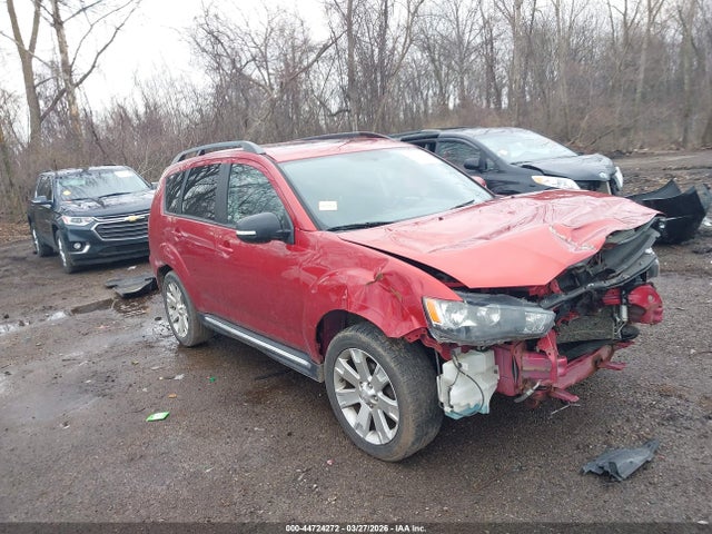 Salvage Mitsubishi Outlander Image
