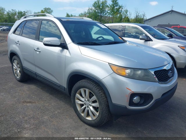 Salvage Kia Sorento Image