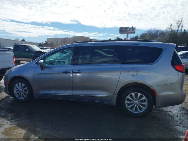 Chrysler Pacifica Touring-l