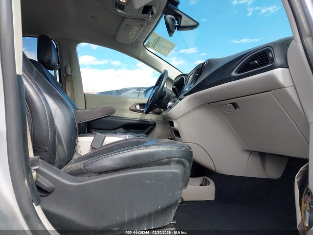 Chrysler Pacifica Touring-l