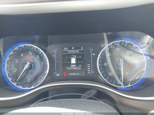 Chrysler Pacifica Touring-l