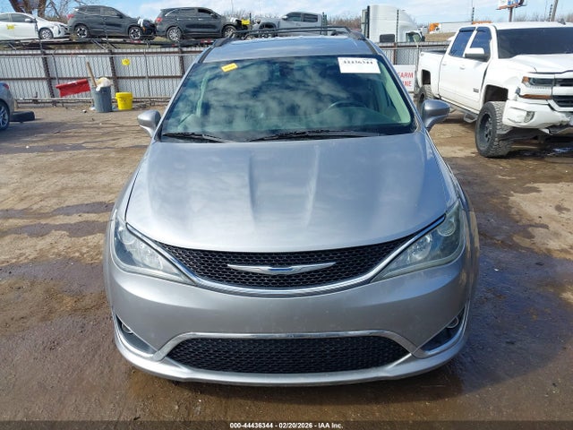 Chrysler Pacifica Touring-l