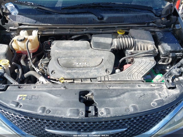 Chrysler Pacifica Touring-l