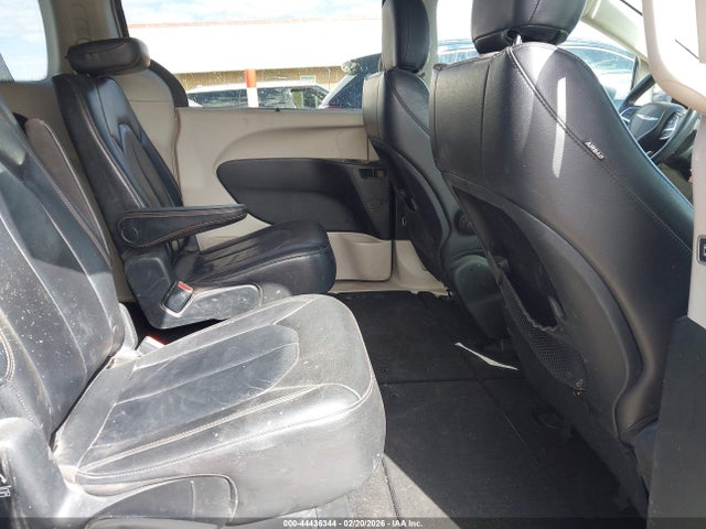 Chrysler Pacifica Touring-l