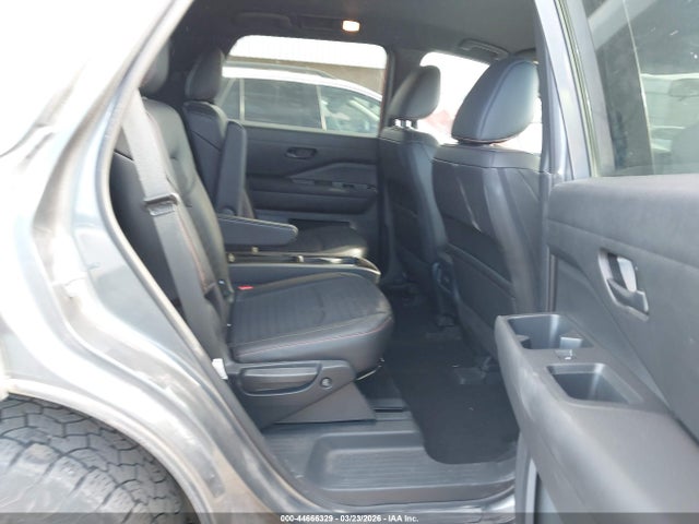 Nissan Pathfinder Rock Creek 4wd