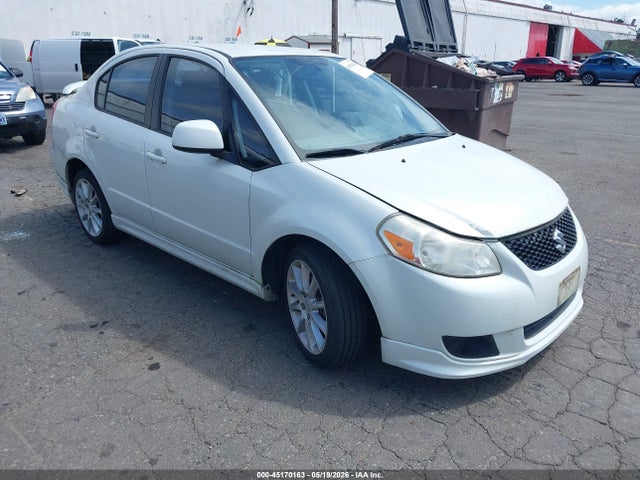 Salvage Suzuki SX4 Image