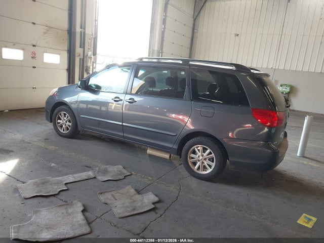 Toyota Sienna Le