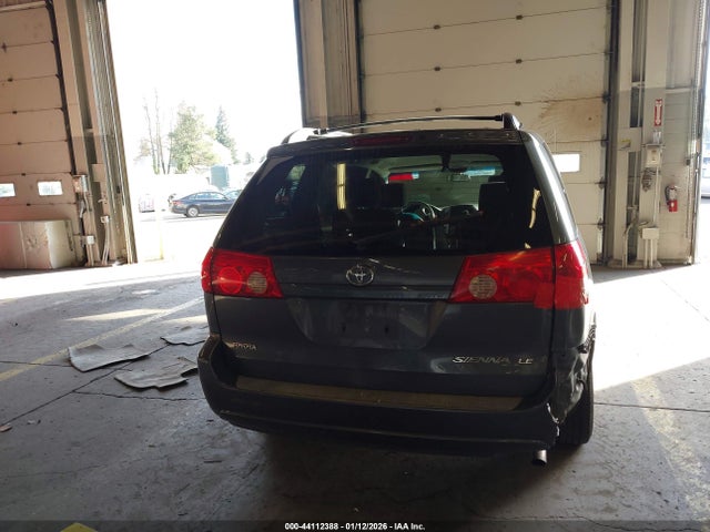 Toyota Sienna Le
