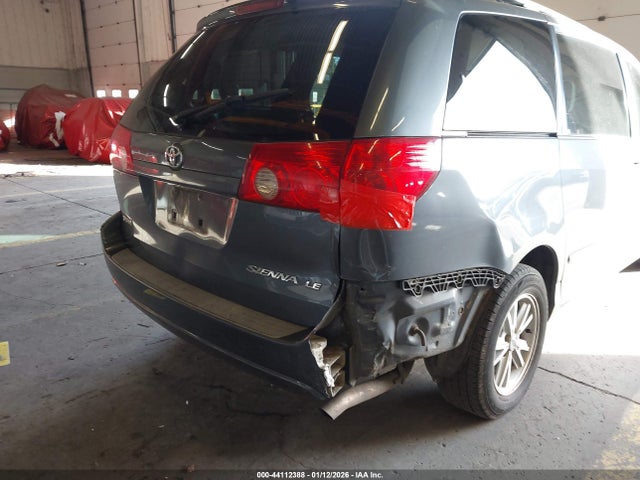 Toyota Sienna Le