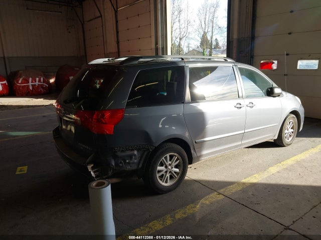 Toyota Sienna Le