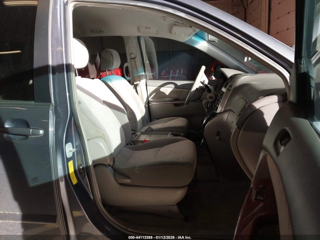 Toyota Sienna Le