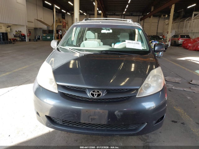 Toyota Sienna Le