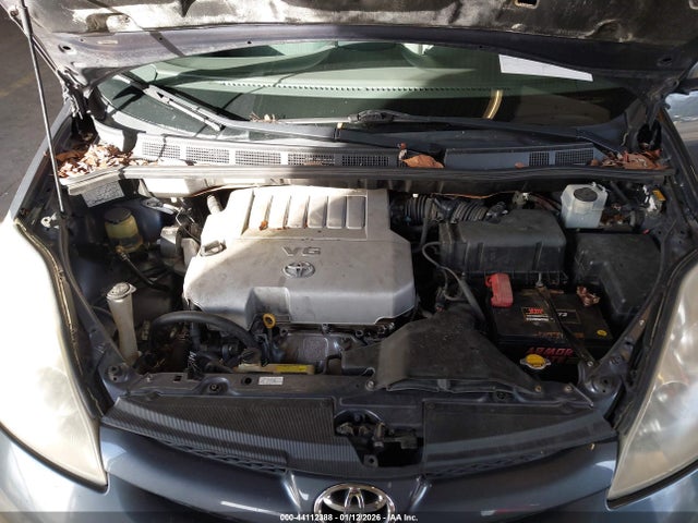 Toyota Sienna Le