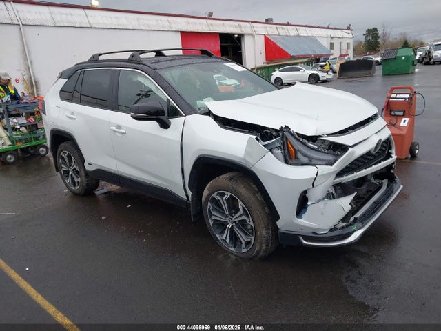 Salvage Toyota RAV4 Image