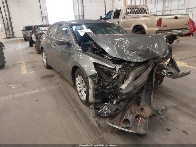 Salvage Nissan Altima Image