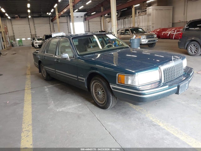 Salvage Lincoln Towncar Image