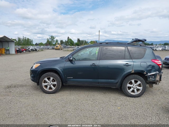 Toyota RAV4 Limited V6