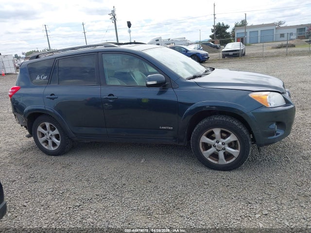 Toyota RAV4 Limited V6