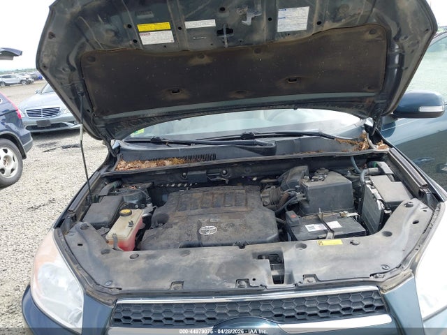 Toyota RAV4 Limited V6