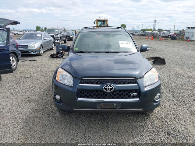 Toyota RAV4 Limited V6