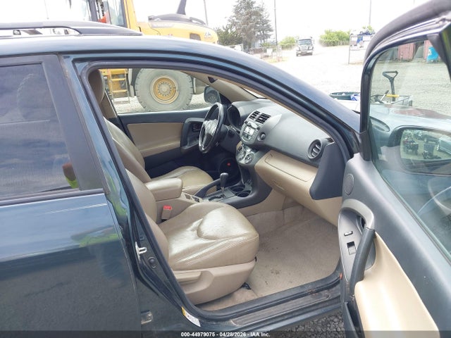 Toyota RAV4 Limited V6