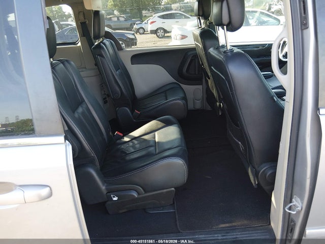 Chrysler Town & Country Touring