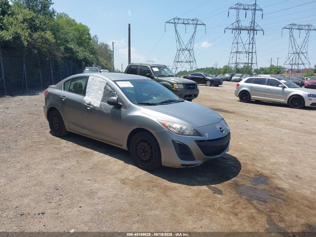 Salvage Mazda Mazda3 Image