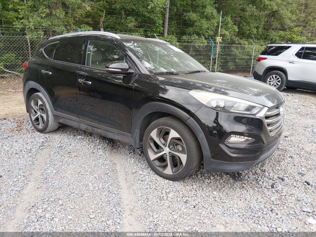 Salvage Hyundai TUCSON Image