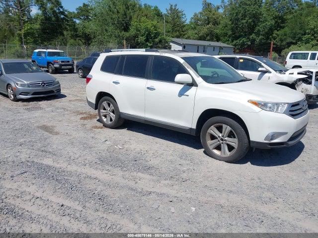Salvage Toyota Highlander Image