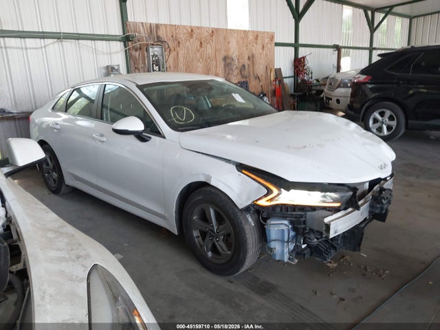 Salvage Kia K5 Image