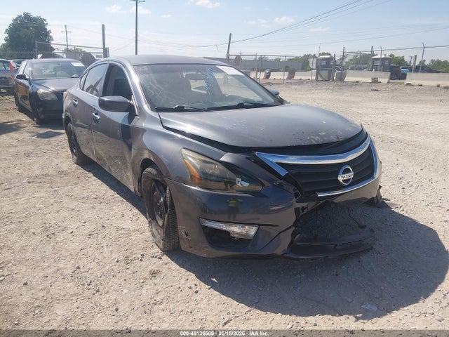 Salvage Nissan Altima Image