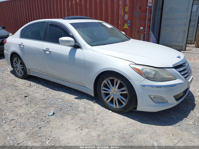 Salvage Hyundai Genesis Image