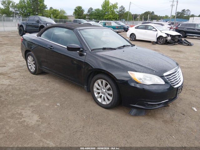 Salvage Chrysler 200 Image