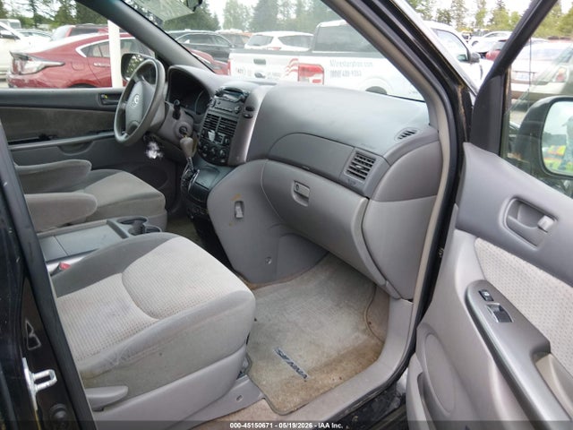 Toyota Sienna Le