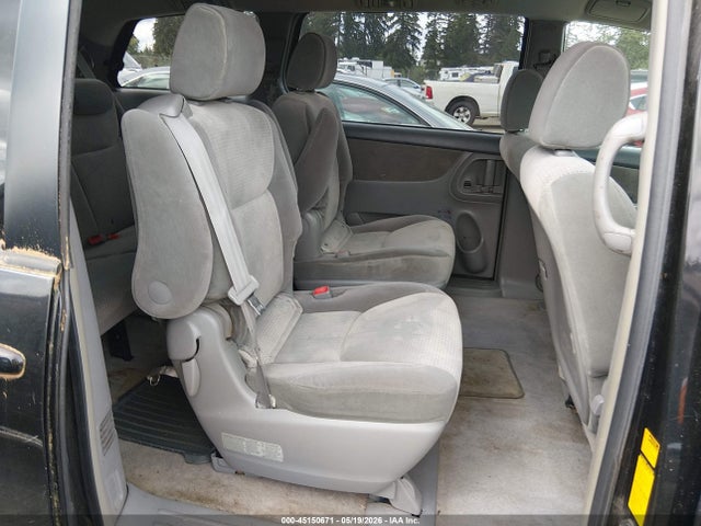 Toyota Sienna Le