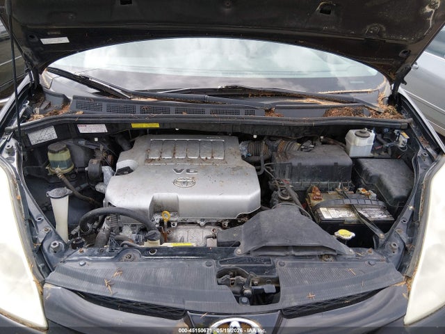 Toyota Sienna Le