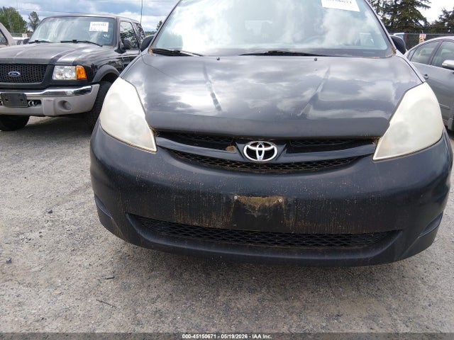 Toyota Sienna Le