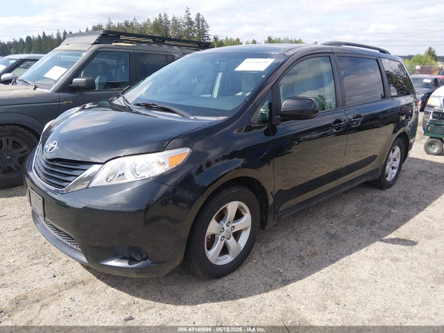 Toyota Sienna Le V6 8 Passenger