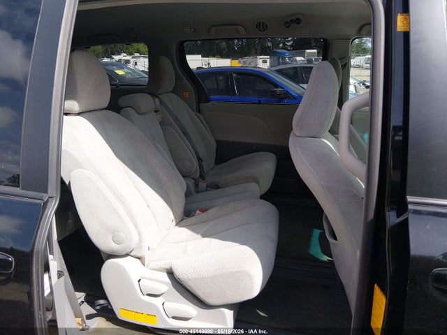Toyota Sienna Le V6 8 Passenger