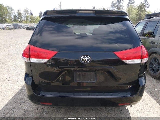 Toyota Sienna Le V6 8 Passenger