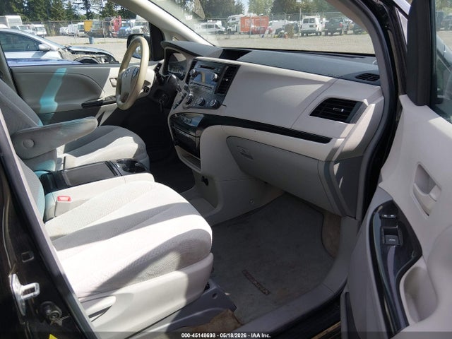 Toyota Sienna Le V6 8 Passenger