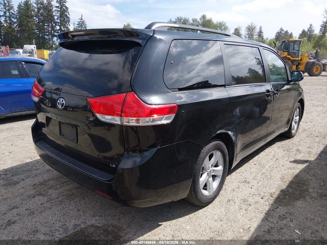 Toyota Sienna Le V6 8 Passenger