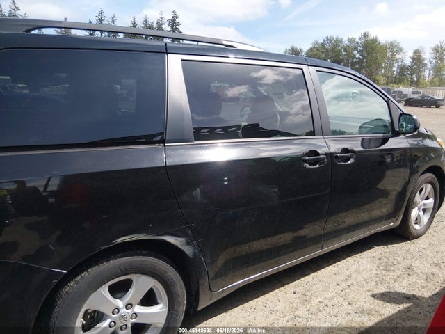 Toyota Sienna Le V6 8 Passenger
