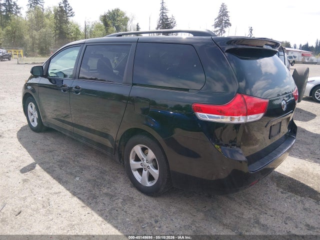 Toyota Sienna Le V6 8 Passenger