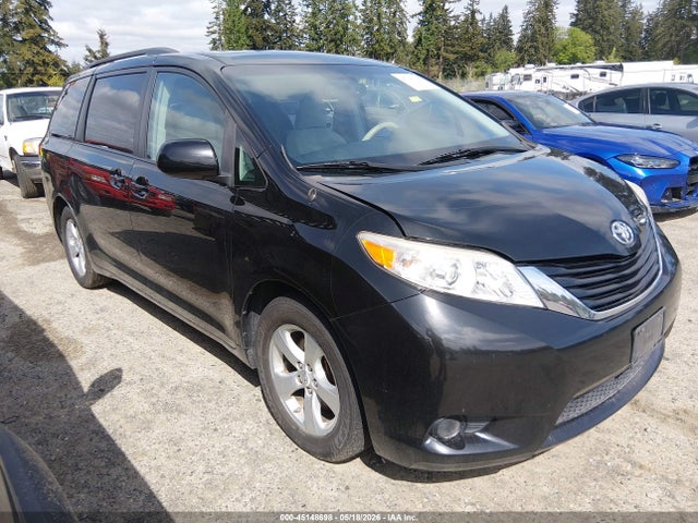 Salvage Toyota Sienna Image