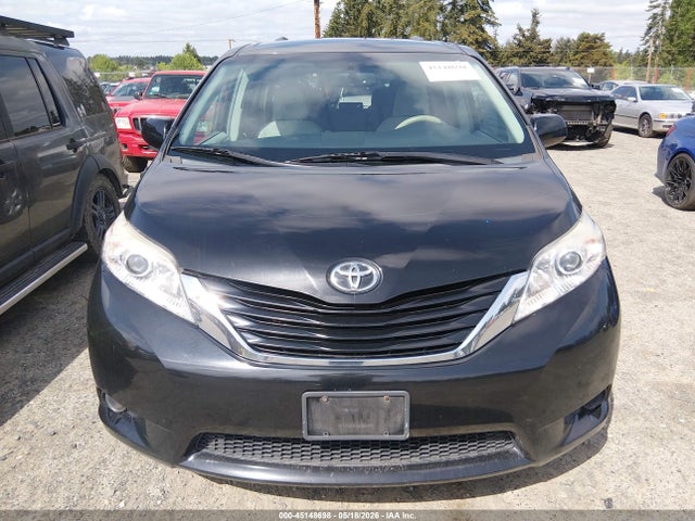 Toyota Sienna Le V6 8 Passenger
