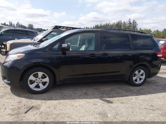 Toyota Sienna Le V6 8 Passenger